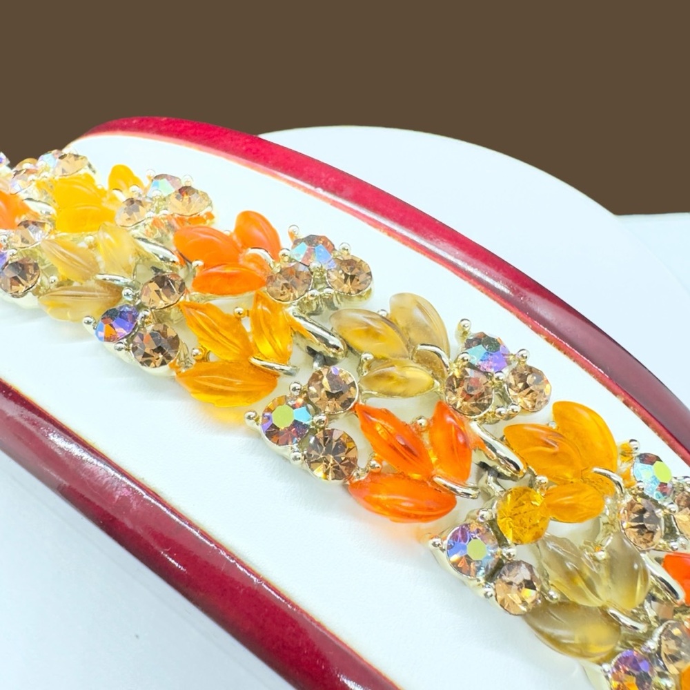 Vintage Hallmarked Lisner Fall Colored Acrylic Leaves & Rhinestone Bracelet - Picture 10 of 12